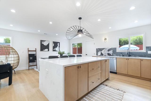 5540 Michigan Boulevard, Concord CA: https://media.crmls.org/mediaz/49b9aede-cb15-4021-af12-7ce8bedd9602.jpg