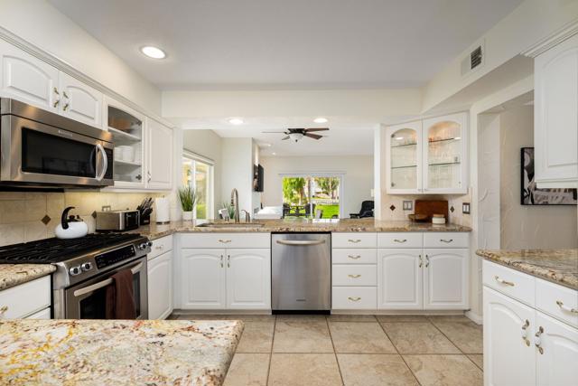 678 Vista Lago Circle N, Palm Desert, CA 92211