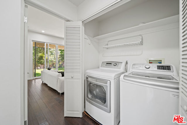 16755 Encino Hills Drive, Encino CA: https://media.crmls.org/mediaz/49b9d0fc-d871-40f1-8b58-cccb607687be.jpg