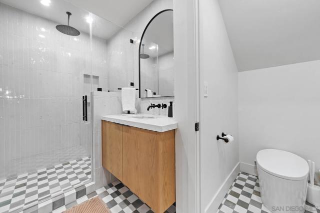 7372 Bishops Ln, La Jolla CA: https://media.crmls.org/mediaz/49ba2c05-df78-4515-b0e6-7ee796c6cf8e.jpg