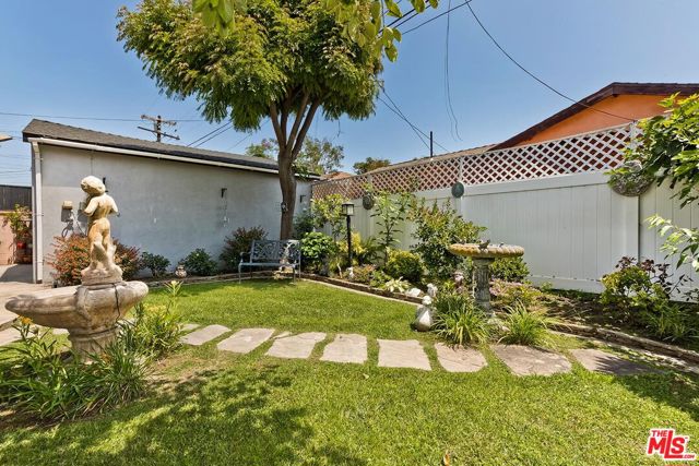 4844 W 94th Street, Inglewood CA: https://media.crmls.org/mediaz/49ba4d8d-399a-41ba-a31f-d65132c3e6db.jpg