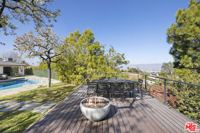 8306 Skyline Drive, Los Angeles CA: https://media.crmls.org/mediaz/49ba86be-2666-4560-b15a-0d5c5f1e0494.jpg