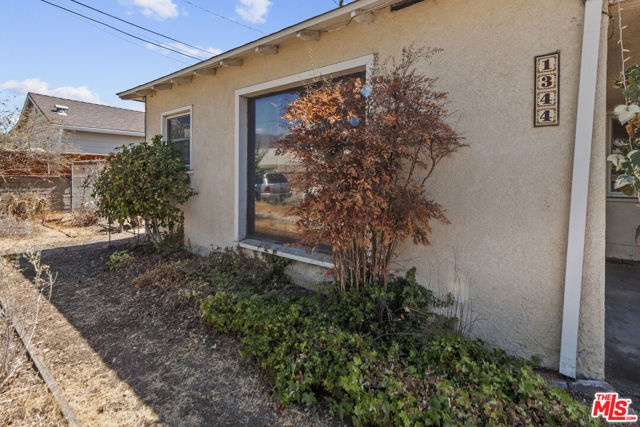 1344 N Parish Place, Burbank CA: https://media.crmls.org/mediaz/49bb7f51-d3ae-4c4d-b79e-a7048734178d.jpg
