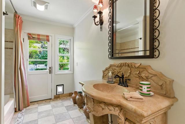 11510 Summit Wood Road, Los Altos Hills CA: https://media.crmls.org/mediaz/49bc1ad8-2716-4452-b1c6-932a8de68a00.jpg