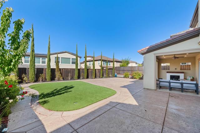7152 Aubrey Way, Dublin CA: https://media.crmls.org/mediaz/49bc58ed-2a90-4d29-be19-c3aeb7f1e2c1.jpg