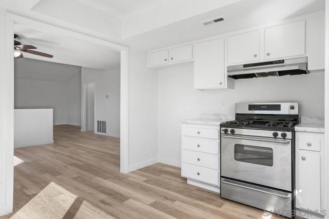 464 Dorsey Way, Vista CA: https://media.crmls.org/mediaz/49bc69cc-c6e0-4809-883d-cfd7ab81f49c.jpg