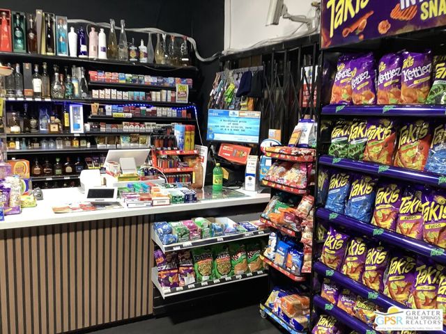 19345 Indian Canyon, Palm Springs CA: https://media.crmls.org/mediaz/49bccd58-8c13-4371-b0af-3c9a19aa6925.jpg