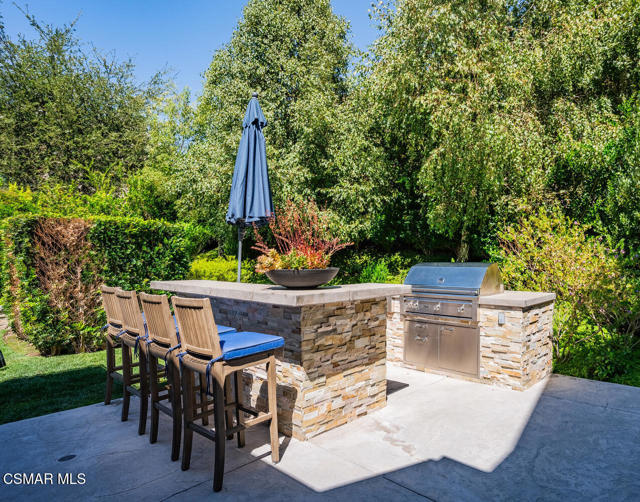 2385 Calbourne Court, Lake Sherwood CA: https://media.crmls.org/mediaz/49bcfa53-dfa7-4c62-9575-99ae4e1574f9.jpg
