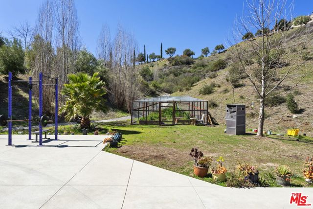31830 Lobo Canyon, Agoura Hills CA: https://media.crmls.org/mediaz/49bd0358-6646-4a17-bfed-e19657d29582.jpg