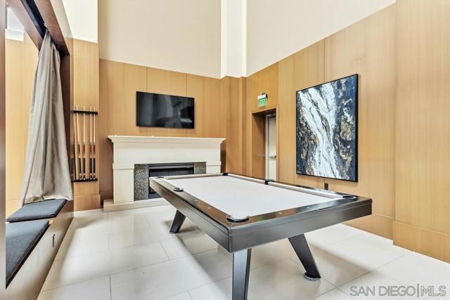 700 W E St, San Diego CA: https://media.crmls.org/mediaz/49bdac8d-9feb-44be-b6dd-cc40128de9fe.jpg