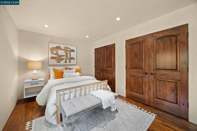 80 Rheem Blvd, Orinda CA: https://media.crmls.org/mediaz/49bdcd5d-d46d-4c8d-b89d-c3a9aebad7f6.jpg