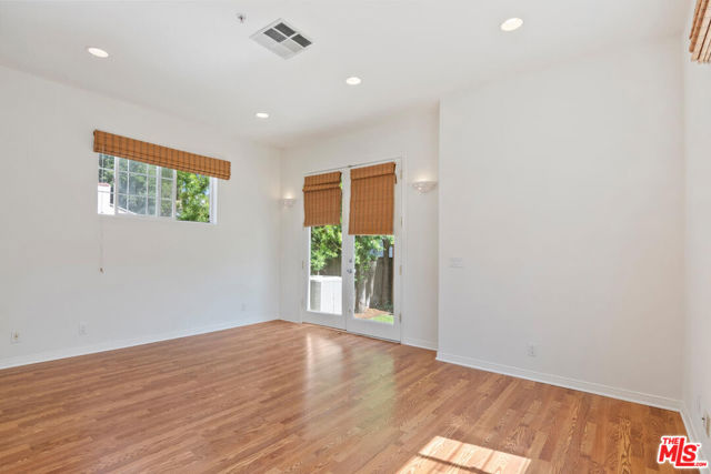1710 Santa Paula Place, Glendale CA: https://media.crmls.org/mediaz/49bdd82f-c03a-4001-a1c6-564d1aaf1698.jpg