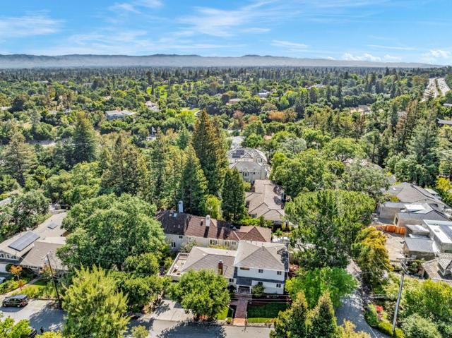 23951 Spalding Avenue, Los Altos CA: https://media.crmls.org/mediaz/49be0d31-da63-4857-b2e3-26a8db21acf7.jpg