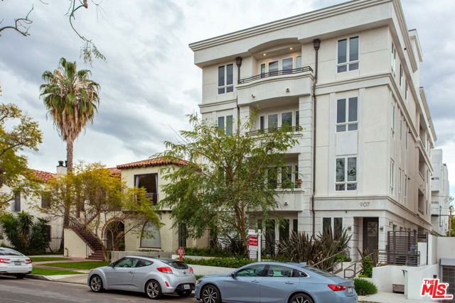8700 Chalmers Drive, Los Angeles CA: https://media.crmls.org/mediaz/49be5798-1ffc-4106-a45d-526f81a3d036.jpg