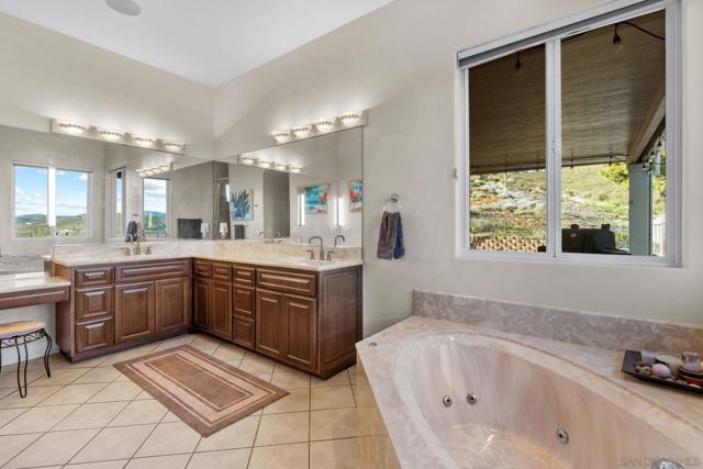 2255 Los Altos De Cerro, Ramona CA: https://media.crmls.org/mediaz/49bea371-87d4-46c3-903f-dd1e5378a099.jpg