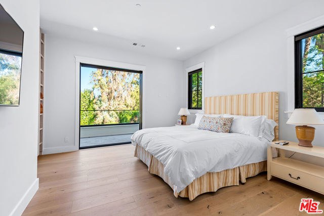 16144 HIGH VALLEY Place, Encino CA: https://media.crmls.org/mediaz/49beb9d3-80ec-42cf-98a2-3379ad6e2c91.jpg