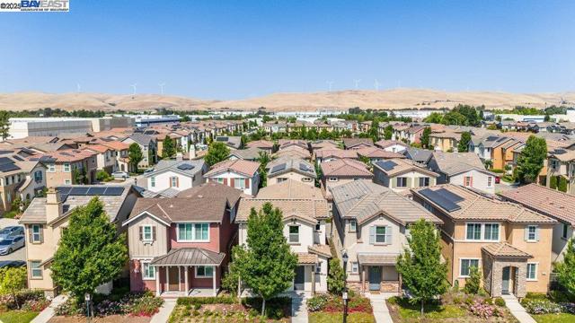 218 Stratus Cmn, Livermore CA: https://media.crmls.org/mediaz/49bf6cc3-1289-4a50-8d13-0778cc7597fe.jpg