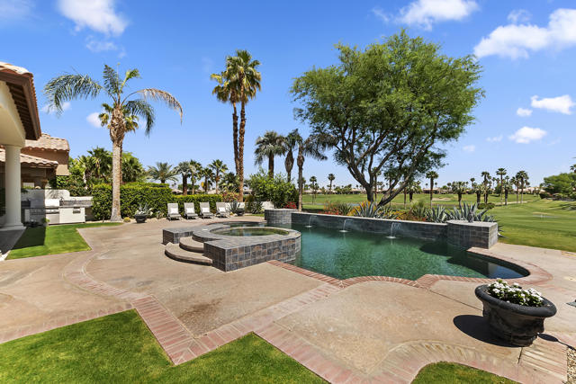 48644 Vista Palomino, La Quinta CA: https://media.crmls.org/mediaz/49bfc4be-5eb5-4ae0-a184-5170d31cdc40.jpg