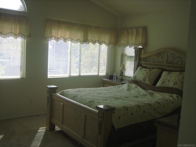 11342 Village ridge Rd, San Diego CA: https://media.crmls.org/mediaz/49c05994-265f-4b22-8f67-ea1196ab5e28.jpg
