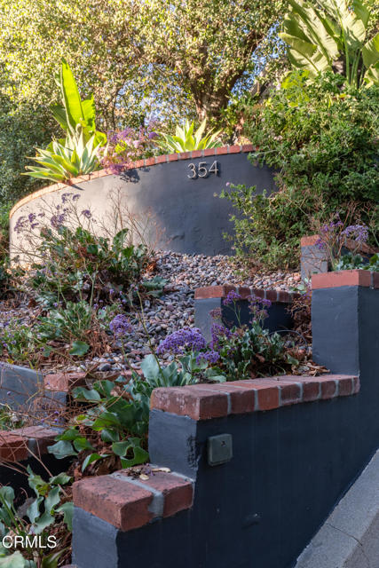 354 Glenullen Drive, Pasadena CA: https://media.crmls.org/mediaz/49c076bb-4587-49f6-9006-f95b4287d2e6.jpg