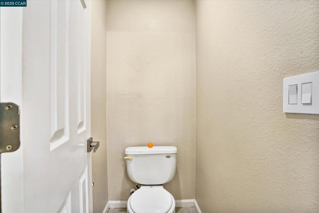 https://media.crmls.org/mediaz/49c08398-e1ca-486e-8d09-2bb21cae313e.jpg?preset=X-Large