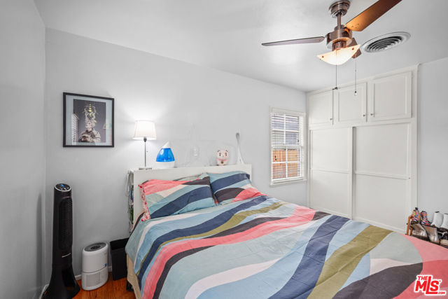6961 Zelzah Avenue, Reseda CA: https://media.crmls.org/mediaz/49c09fcd-7659-4a7b-ac76-dfbdda561b02.jpg