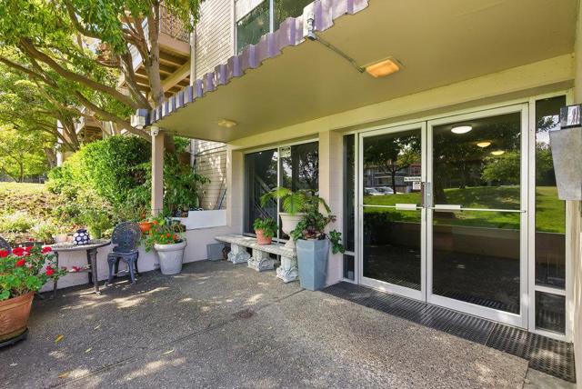 707 Fathom Drive, San Mateo CA: https://media.crmls.org/mediaz/49c0eaab-266c-4636-8bb1-5dbac245f263.jpg
