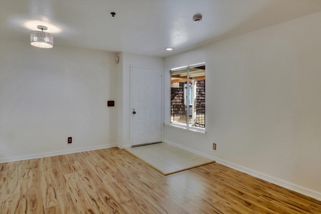 Image 19 of 24 For 1971 Bonifacio St 3