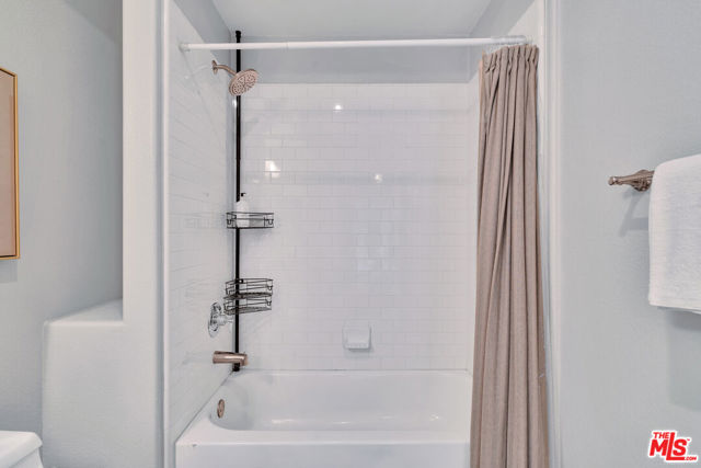 7100 Playa Vista Drive, Playa Vista CA: https://media.crmls.org/mediaz/49c13d32-303b-48d8-8a11-b4dbb0d2a16f.jpg