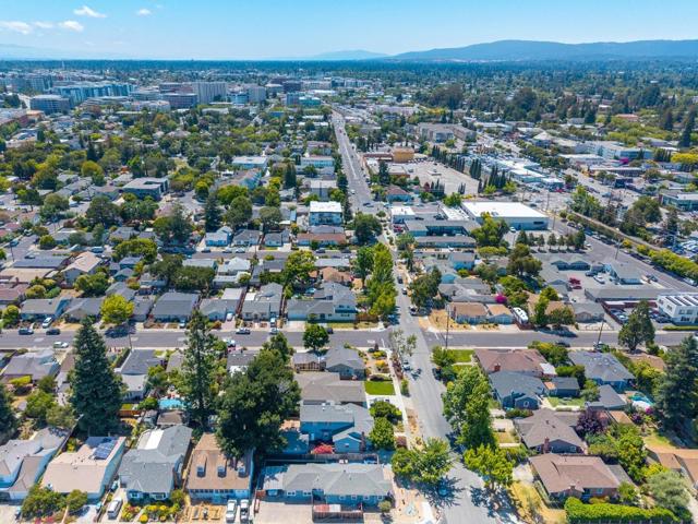 1518 Arguello Street, Redwood City CA: https://media.crmls.org/mediaz/49c1ba78-6d5b-473c-a36a-7a3c7ba3916c.jpg
