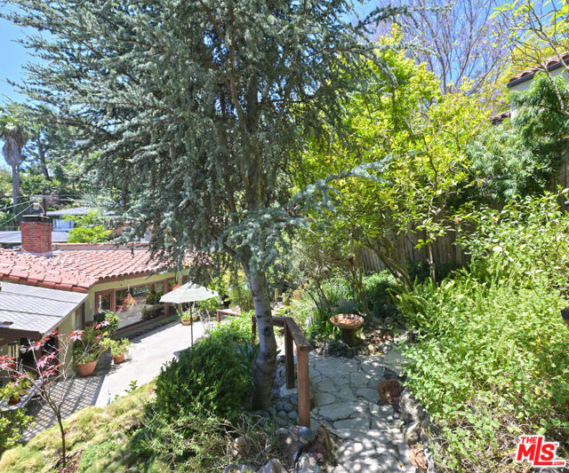 2228 Vista Del Mar Place, Los Angeles CA: https://media.crmls.org/mediaz/49c21c08-9447-47cb-b601-cbd9f5b02555.jpg