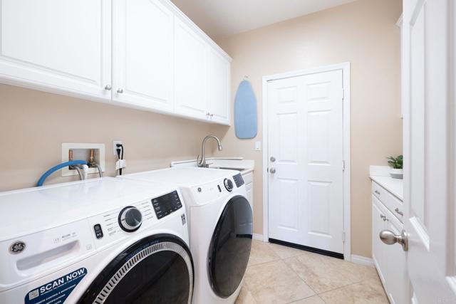 25111 Cedar Ridge Court, Wildomar CA: https://media.crmls.org/mediaz/49c2761e-2251-4ce9-b25b-23605f8a247c.jpg