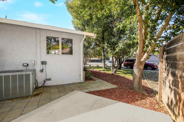 1662 Dorchester Pl, Concord CA: https://media.crmls.org/mediaz/49c2f02a-9791-47e3-93c9-c02d651d170c.jpg