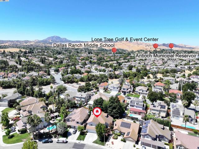 4528 Fallow Way, Antioch CA: https://media.crmls.org/mediaz/49c2f1bb-1f79-4c6e-af70-9dfaf8e57f85.jpg
