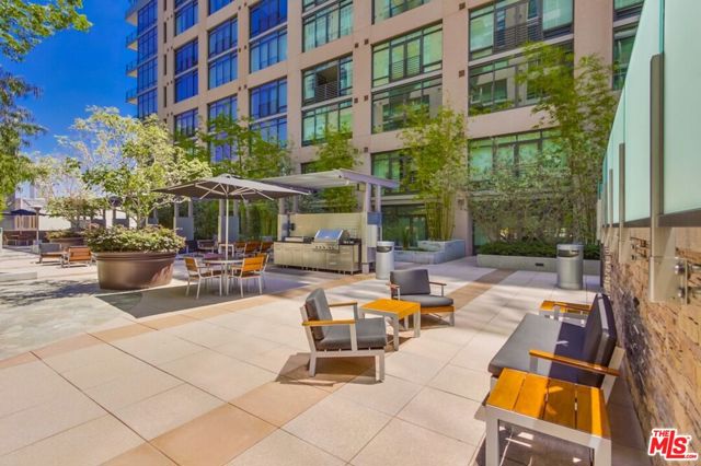1100 S Hope Street, Los Angeles CA: https://media.crmls.org/mediaz/49c3d29a-1dec-46b1-b102-7069947be4ea.jpg