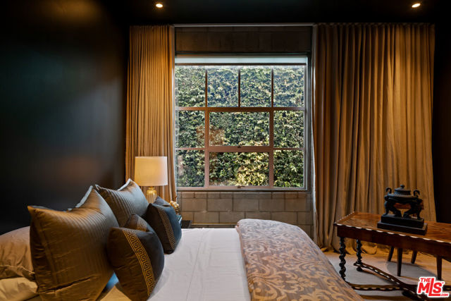 710 N Orlando Avenue, West Hollywood CA: https://media.crmls.org/mediaz/49c3d345-b0c2-44d5-aaa6-662b79b1dc78.jpg
