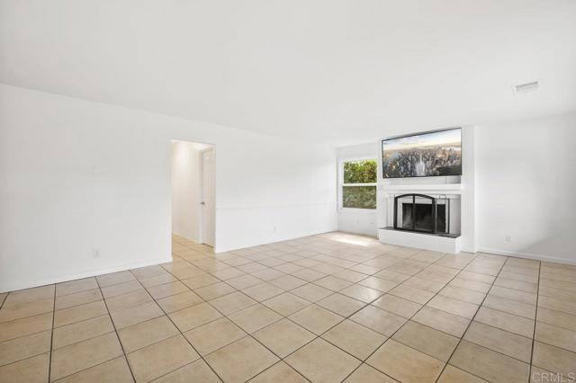 2348 Watson Way, Vista CA: https://media.crmls.org/mediaz/49c51e84-3719-43f5-9f10-fe657a652ee7.jpg