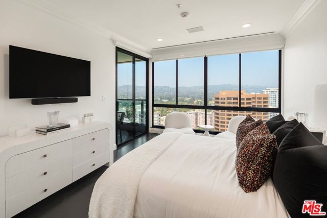 10490 Wilshire Boulevard, Los Angeles CA: https://media.crmls.org/mediaz/49c52063-253d-4294-8868-b451d82f02bd.jpg