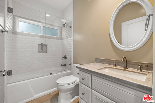 1147 Centinela Avenue, Santa Monica CA: https://media.crmls.org/mediaz/49c70cd0-7e33-4647-9e6d-725283a99b3f.jpg