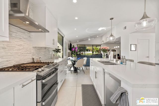 1095 S La Verne Way, Palm Springs CA: https://media.crmls.org/mediaz/49c7305f-c515-4332-a831-14d29c7cea22.jpg