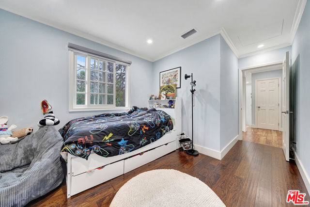 5111 Babcock Avenue, Valley Village CA: https://media.crmls.org/mediaz/49c7e22c-c8eb-4fdc-94c8-3466bc8ee08c.jpg
