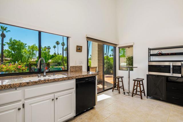162 Lost River Drive, Palm Desert CA: https://media.crmls.org/mediaz/49c805bd-0680-4886-90cf-0a686af0cde8.jpg