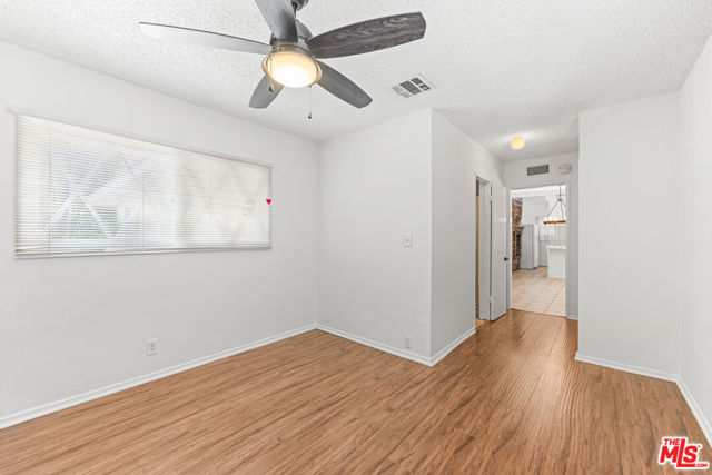 5013 Catalon Avenue, Woodland Hills CA: https://media.crmls.org/mediaz/49c8a3da-f74e-4d43-b459-d737ae128ca2.jpg