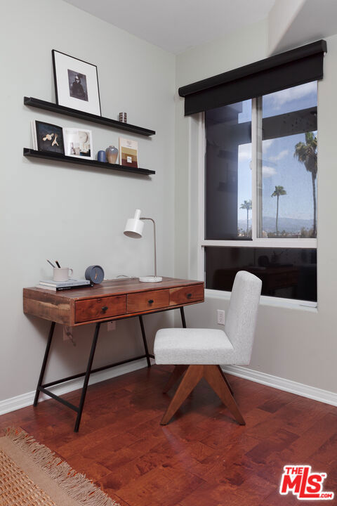 3750 Santa Rosalia Drive, Los Angeles CA: https://media.crmls.org/mediaz/49c8afc7-38af-4046-bb6c-9c9d40735b91.jpg