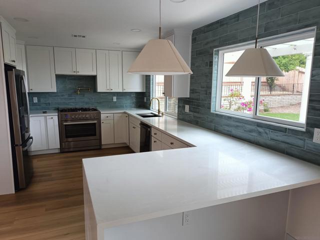 662 E J St, Chula Vista CA: https://media.crmls.org/mediaz/49c8ccc8-fef2-4ca9-b8b2-dde97a8c56ac.jpg