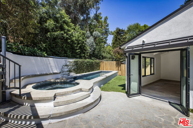 2425 Rinconia Drive, Los Angeles CA: https://media.crmls.org/mediaz/49c8d3d4-1f4e-44b0-a0a2-8b273bb7e99e.jpg