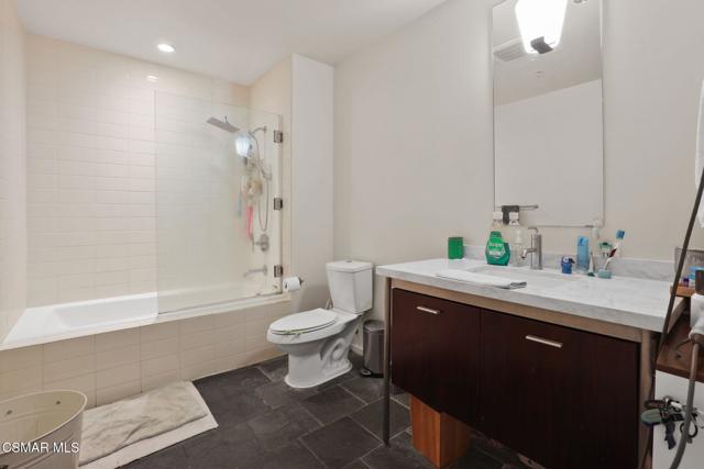 1155 S Grand Avenue, Los Angeles CA: https://media.crmls.org/mediaz/49c959ef-6233-4acd-923f-83e5efaa2f9c.jpg