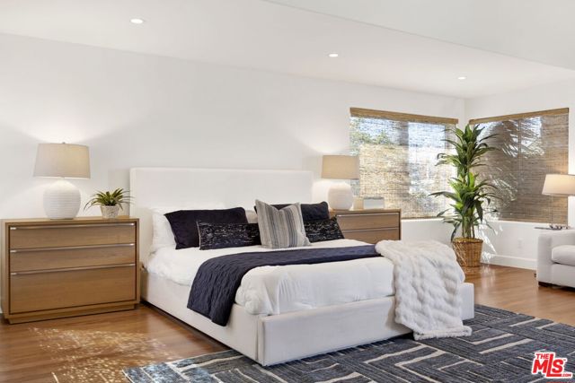 2336 Boone Avenue, Venice CA: https://media.crmls.org/mediaz/49c98cb7-a5ec-4496-a362-080d3d27995d.jpg