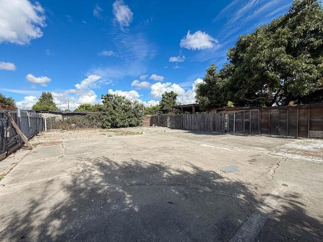 558 A Street, Hayward CA: https://media.crmls.org/mediaz/49c9ae96-65e7-4f5a-8883-f88ecf411151.jpg