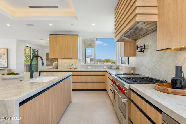 118 Giles Road, Lake Sherwood CA: https://media.crmls.org/mediaz/49cb4893-a643-4926-a204-4b4bc831554d.jpg